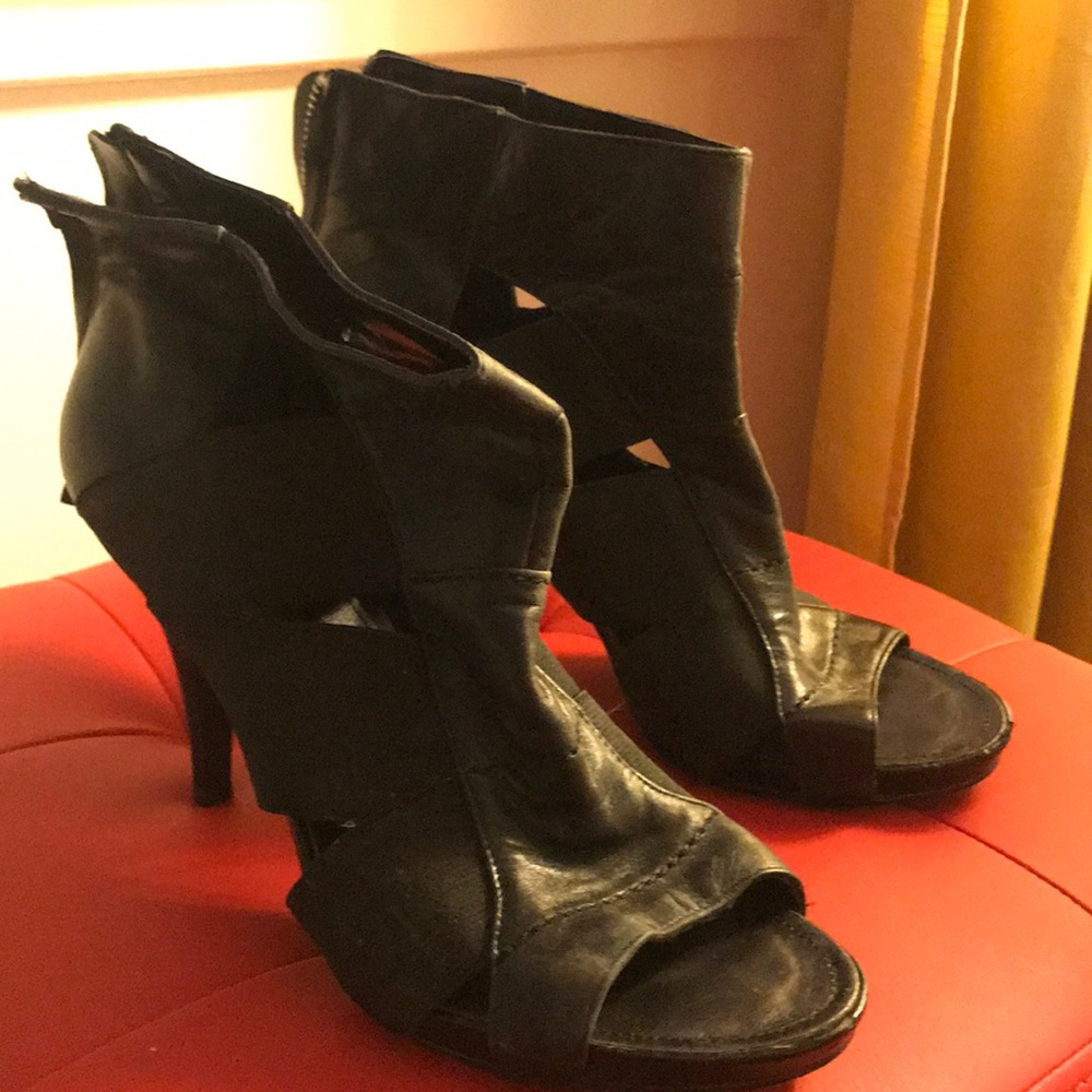 Edges ankle boots